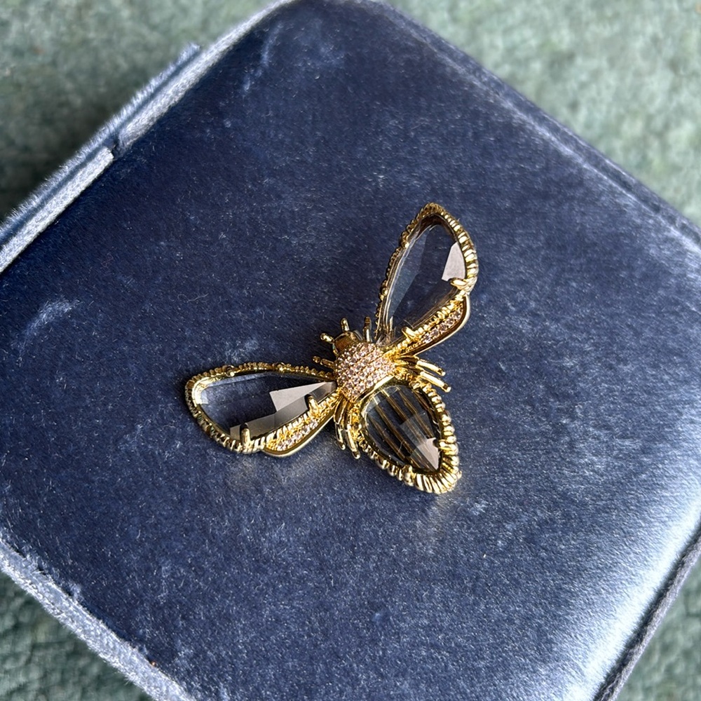 Crystal insect brooch in perfect condition